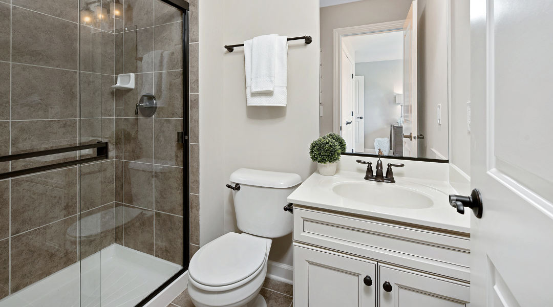 Easy Bathroom Makeover for Small Spaces: Revamp Ideas
