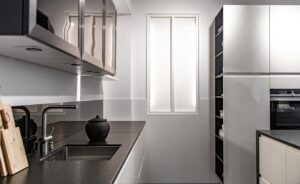 Pros and Cons of Replacing Cabinet Doors with Glass 1